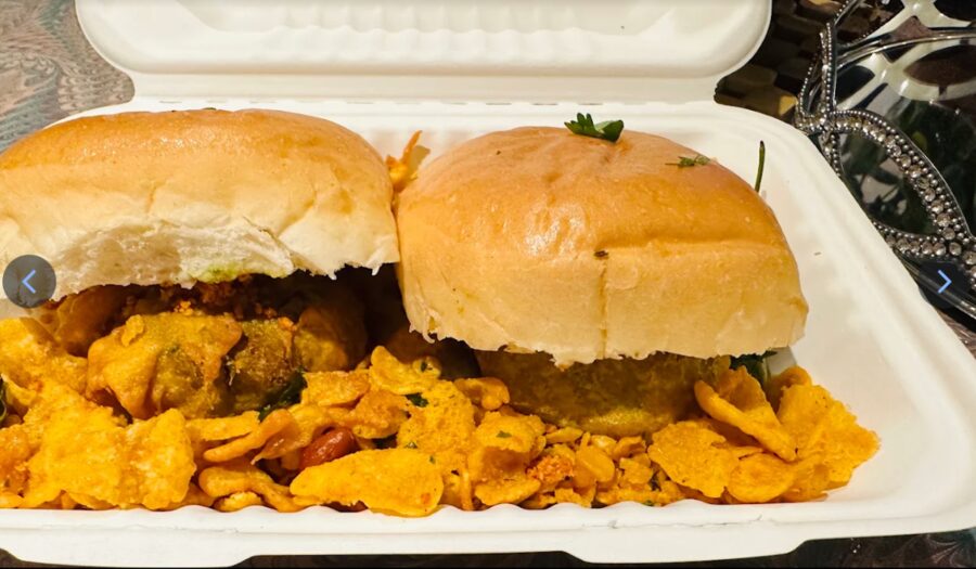 Vada pav with crunchy farsan